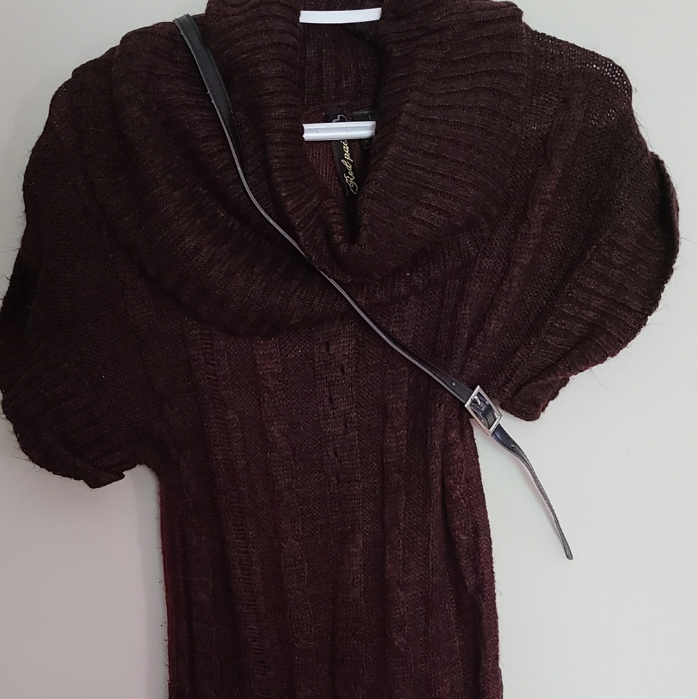 Burgundy Rib-Knit style mini dress with belt. Large.